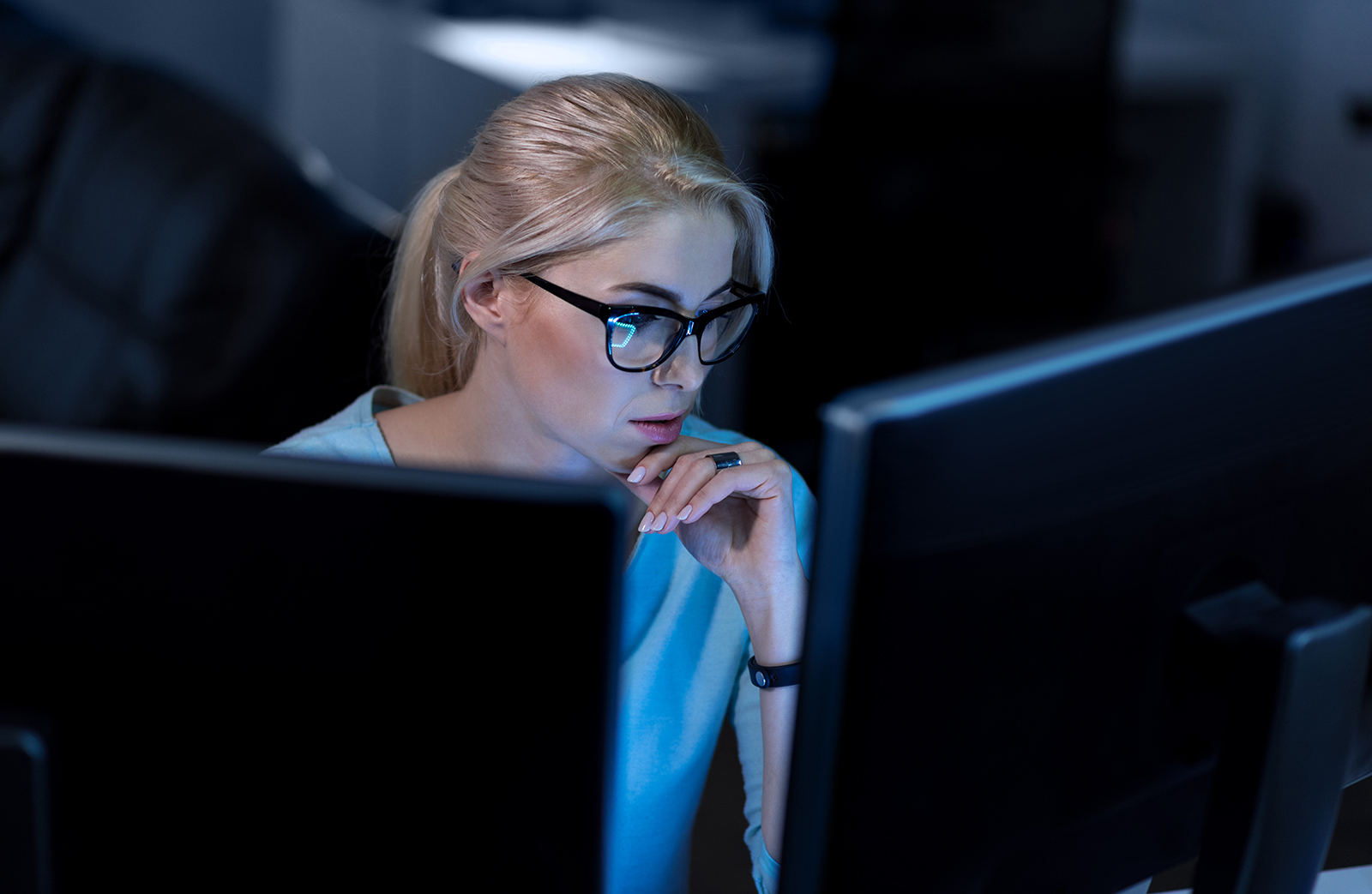 SOC analyst delivering 24/7 protection and monitoring